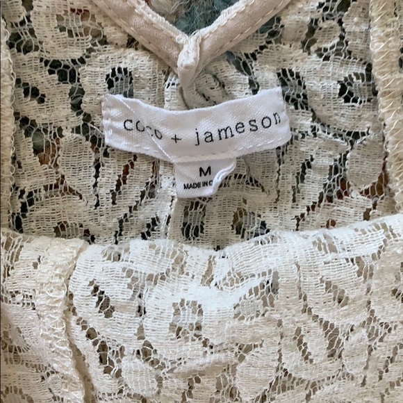 Coco and Jameson Lace Cropped Top. Size M - Picture 2 of 3
